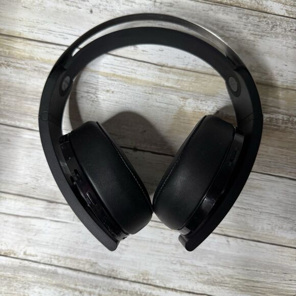 Sony PlayStation 4 Platinum Wireless Gaming HeadsetBlack Silver - Picture 2 of 4